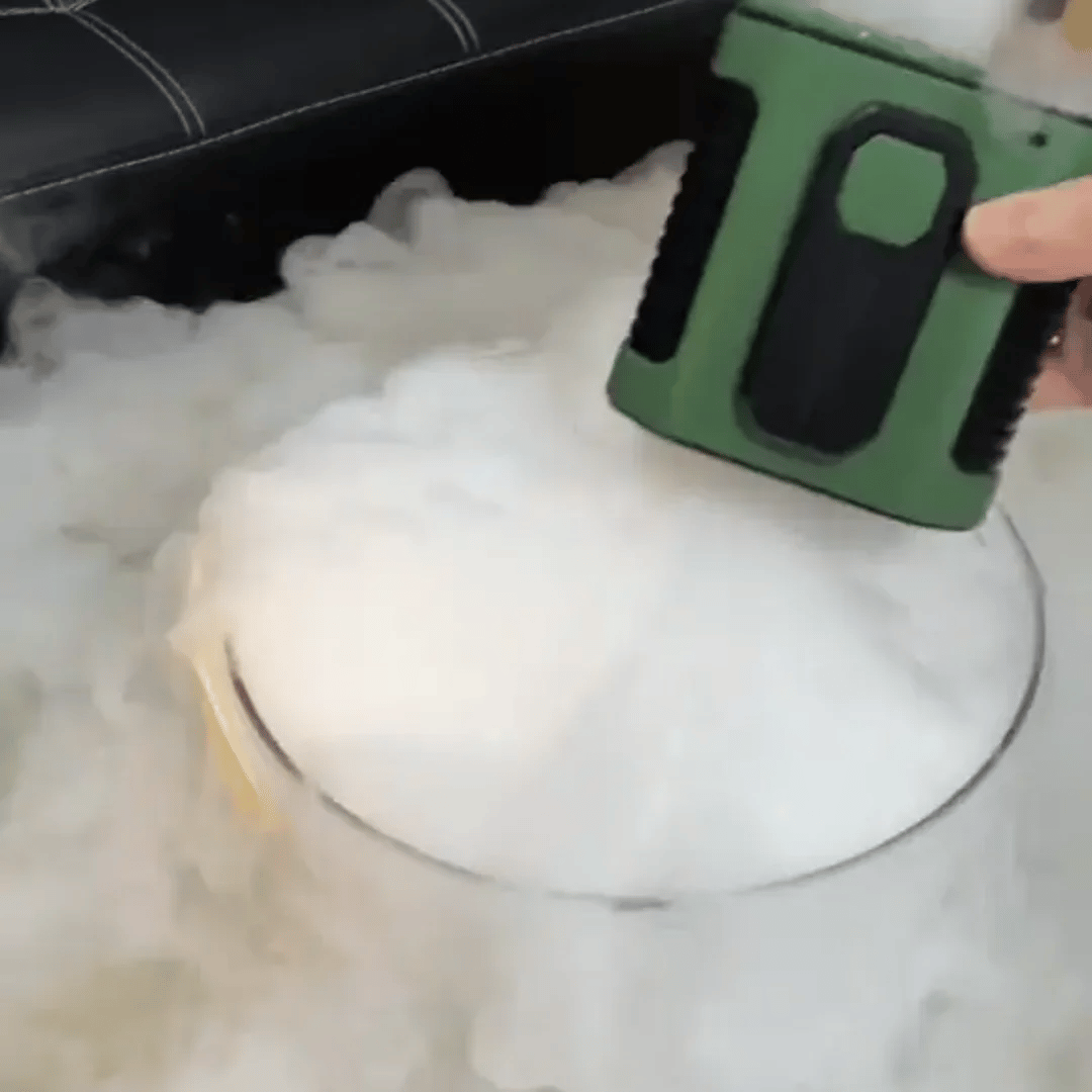 Ventilador Portátil 3 en 1 — Frescura, Luz y Energía Siempre Contigo